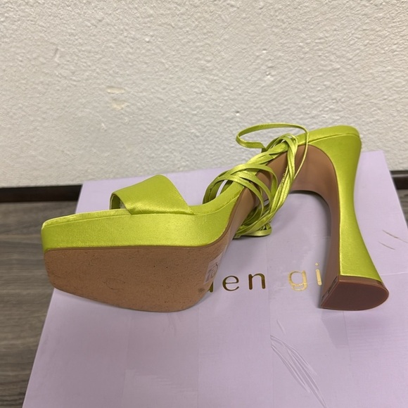 MADDEN GIRL Womens 1" Platform Strappy Padded Square Toe Flare Lace-Up Sandal - Picture 3 of 6